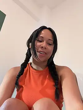 Snapshot of HaileyDiana chatting on June 18, 2026, 4:44 pm HaileyDiana online show from June 18, 2026, 4:44 pm