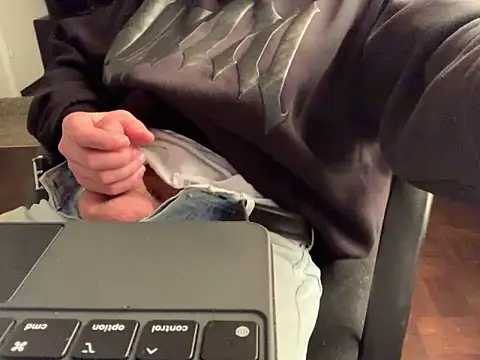 KendrickJiz online show from April 17, 2026, 9:51 pm