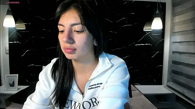 ANTONELLA  ROUSE  online show from December 29, 2024, 8:22 am