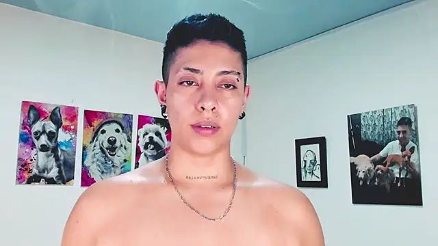 Snapshot of Aleja1214 chatting on February 20, 2025, 4:39 am Aleja1214 online show from February 20, 2025, 4:39 am