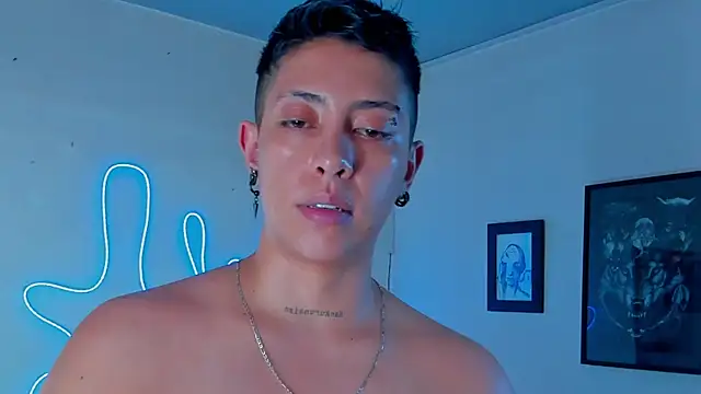 Snapshot of Aleja1214 chatting on October 22, 2025, 5:19 am Aleja1214 online show from October 22, 2025, 5:19 am