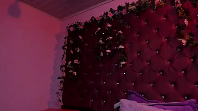 MaddyHudson online show from September 11, 2025, 7:58 pm