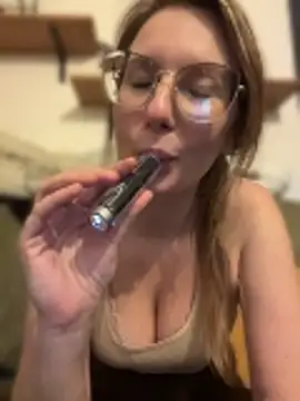 Snapshot of Vanilladreams chatting on April 12, 2026, 9:42 pm Vanilladreams online show from April 12, 2026, 9:42 pm