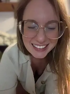 Snapshot of Vanilladreams chatting on April 13, 2026, 8:14 pm Vanilladreams online show from April 13, 2026, 8:14 pm