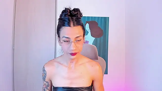 sofiaa grey  online show from March 23, 2026, 4:22 pm