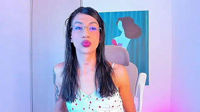 sofiaa grey  online show from April 11, 2026, 1:37 pm