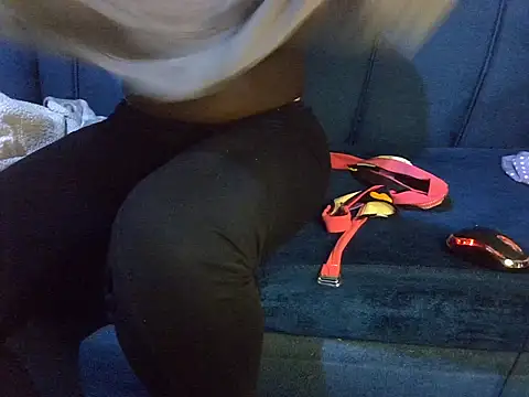 pretty alma20 online show from April 21, 2026, 1:42 am