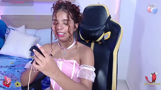 aurora rodriguez online show from December 13, 2024, 3:43 pm