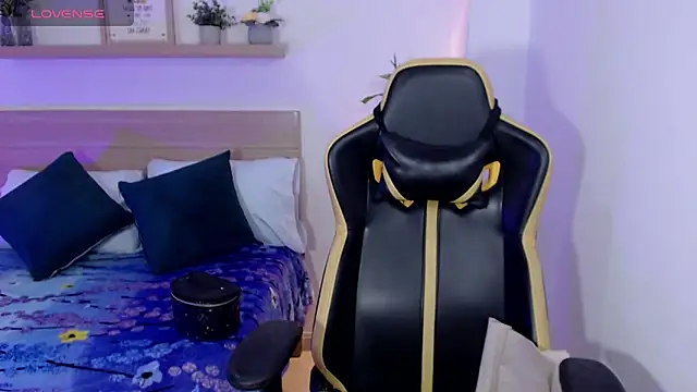 aurora rodriguez online show from December 16, 2024, 12:38 pm