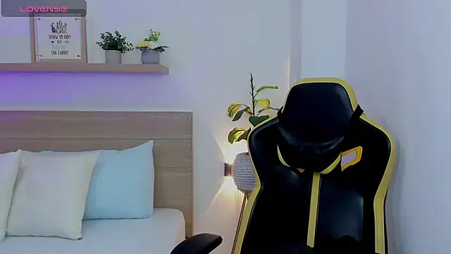 aurora rodriguez online show from January 7, 2025, 12:09 pm