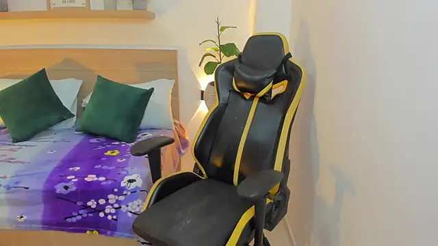 aurora rodriguez online show from January 17, 2025, 12:42 pm