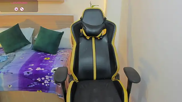 aurora rodriguez online show from January 17, 2025, 6:44 pm