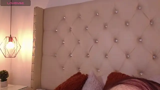 SylveonFox online show from December 6, 2024, 1:11 pm