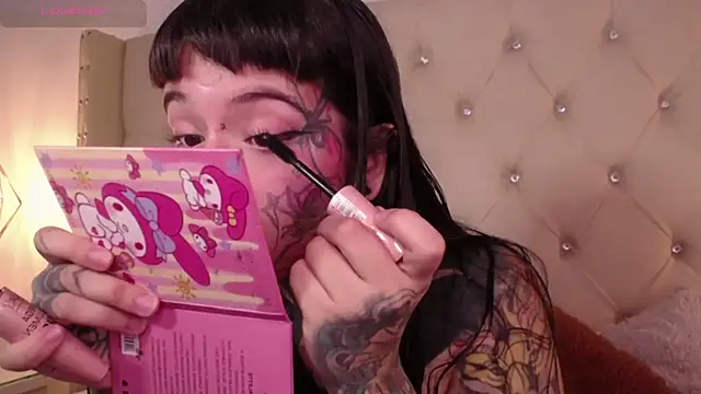 SylveonFox online show from December 11, 2024, 1:17 pm