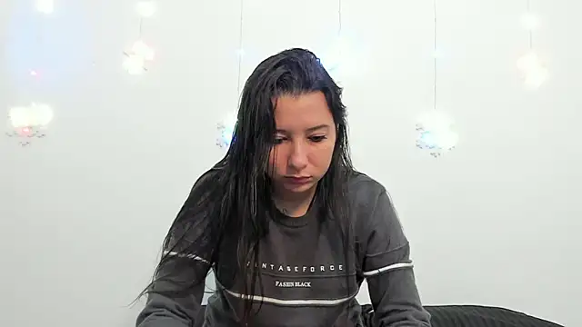 cami-01 online show from December 24, 2024, 1:39 pm