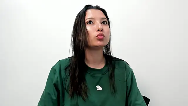 cami-01 online show from September 29, 2025, 7:51 pm