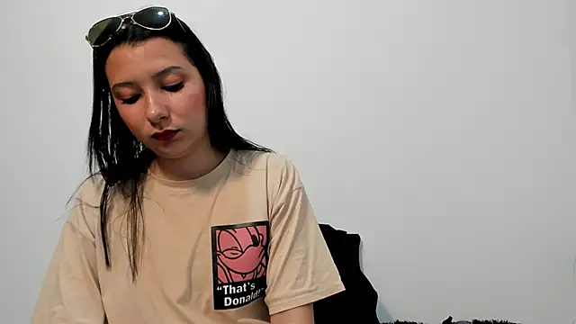 cami-01 online show from October 13, 2025, 8:31 pm