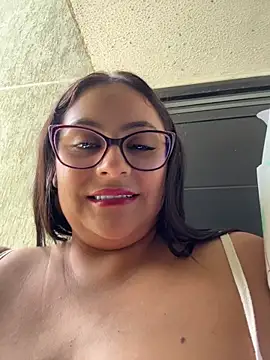 Snapshot of Sol_biglips chatting on April 29, 2026, 5:30 pm Sol biglips online show from April 29, 2026, 5:30 pm