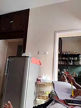 AUNTY1984 online show from October 9, 2025, 8:01 am