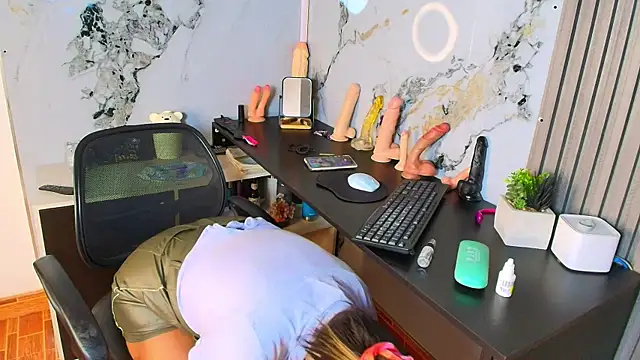 AlixLong online show from September 27, 2025, 10:09 am