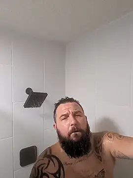 Snapshot of beardedbeasty86 chatting on October 15, 2025, 10:59 am beardedbeasty86 online show from October 15, 2025, 10:59 am