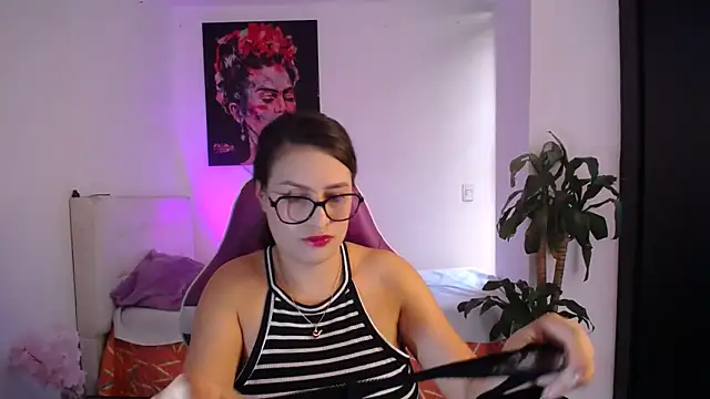 esmeraldaa230 online show from February 12, 2026, 7:20 pm