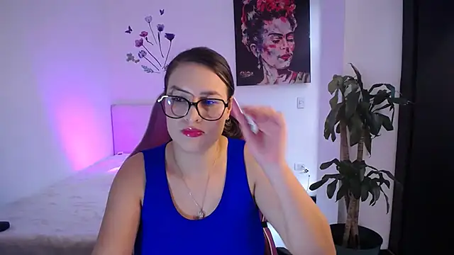 esmeraldaa230 online show from March 1, 2026, 7:16 pm