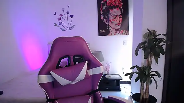 esmeraldaa230 online show from March 14, 2026, 7:41 pm