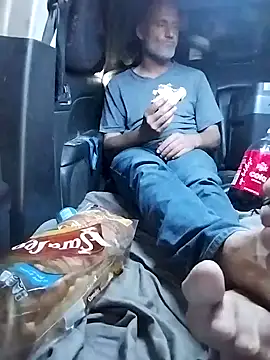 Snapshot of FloppyPickle4u chatting on February 6, 2025, 9:06 pm FloppyPickle4u online show from February 6, 2025, 9:06 pm