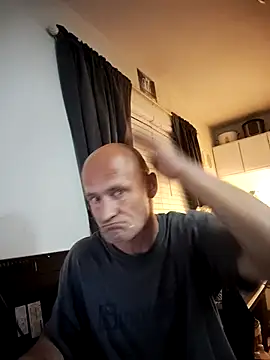 Snapshot of FloppyPickle4u chatting on February 25, 2025, 11:52 am FloppyPickle4u online show from February 25, 2025, 11:52 am