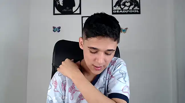 kaiine190 online show from January 28, 2025, 4:52 pm