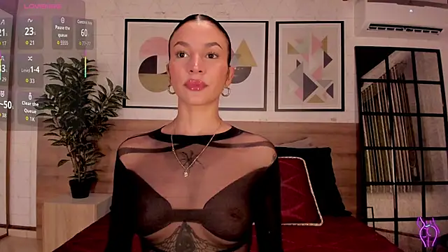 LunaRuso online show from November 11, 2025, 7:47 pm