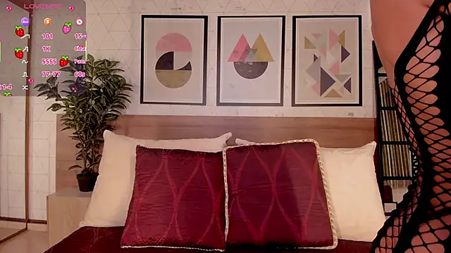 LunaRuso online show from January 7, 2026, 8:11 pm