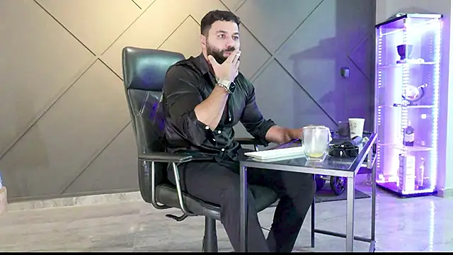 mattmasterss online show from December 4, 2024, 4:10 am