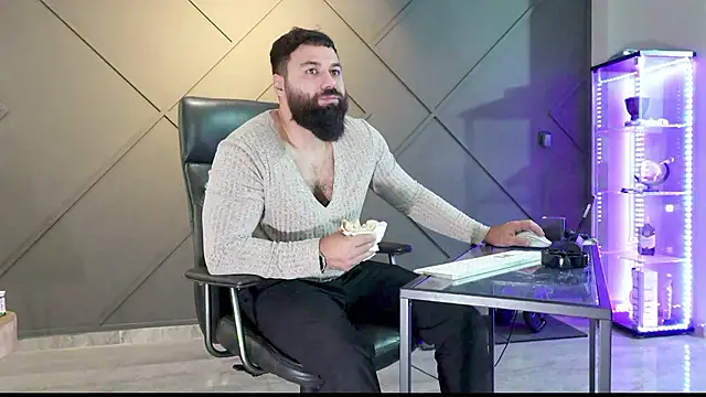 mattmasterss online show from December 5, 2024, 5:04 am