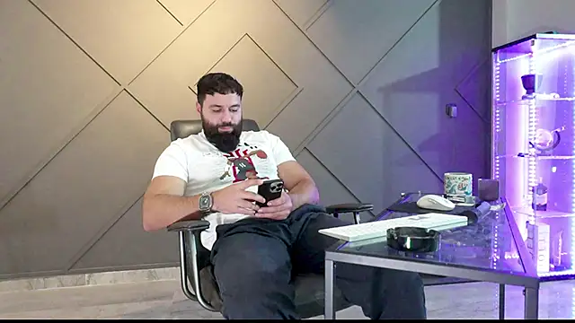 mattmasterss online show from December 9, 2024, 1:24 pm
