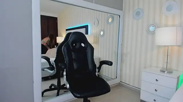 Snapshot of Valeriasaenzz_ chatting on December 19, 2024, 12:24 am Valeriasaenzz online show from December 19, 2024, 12:24 am