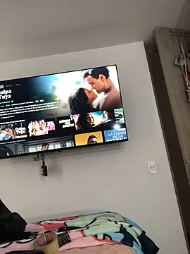 Snapshot of Valeriasaenzz_ chatting on February 12, 2025, 8:18 pm Valeriasaenzz online show from February 12, 2025, 8:18 pm