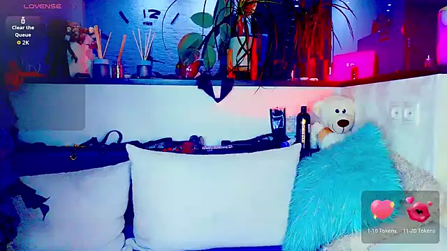  JuliaSpace  online show from March 12, 2026, 5:41 pm