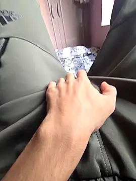 Snapshot of Yours1311 chatting on October 31, 2025, 10:49 am Yours1311 online show from October 31, 2025, 10:49 am