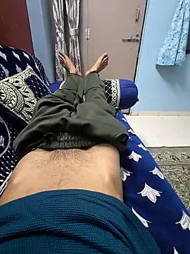 Snapshot of Yours1311 chatting on November 1, 2025, 1:57 pm Yours1311 online show from November 1, 2025, 1:57 pm