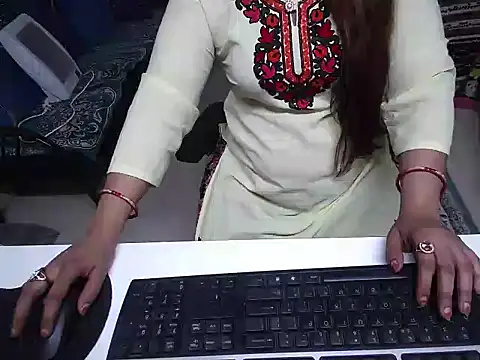 Arushisingh8888 online show from January 23, 2025, 10:11 am