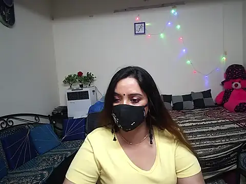 Arushisingh8888 online show from February 16, 2025, 1:05 pm