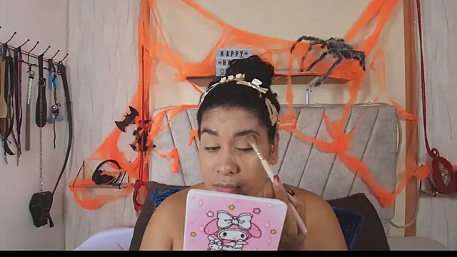 Liana Asaff online show from October 25, 2025, 6:46 pm