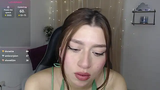 Snapshot of mily_thomson_b_ chatting on February 6, 2025, 2:44 am mily thomson b online show from February 6, 2025, 2:44 am