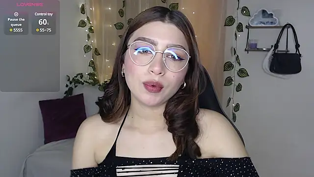Snapshot of mily_thomson_b_ chatting on March 8, 2025, 5:11 pm mily thomson b online show from March 8, 2025, 5:11 pm