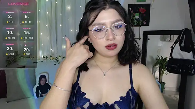 mily thomson b  online show from October 5, 2025, 6:06 pm