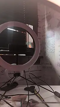 Snapshot of KinkyLittleWitch chatting on February 10, 2025, 1:22 pm KinkyLittleWitch online show from February 10, 2025, 1:22 pm