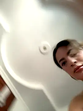 emiss  online show from October 15, 2025, 3:12 pm