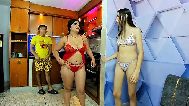 royalgirls x online show from January 22, 2025, 1:53 pm